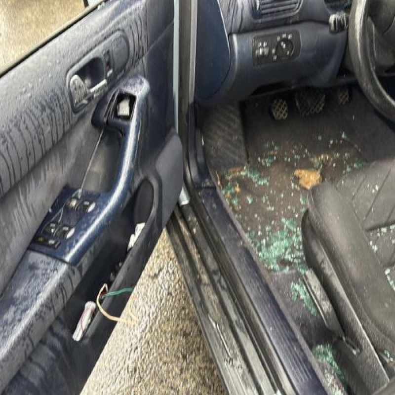 Feu arriere stop central AUDI A3 1 Photo n°9