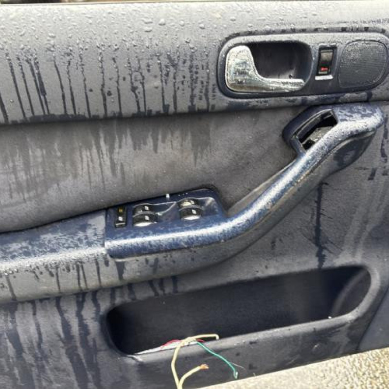 Feu arriere stop central AUDI A3 1 Photo n°10