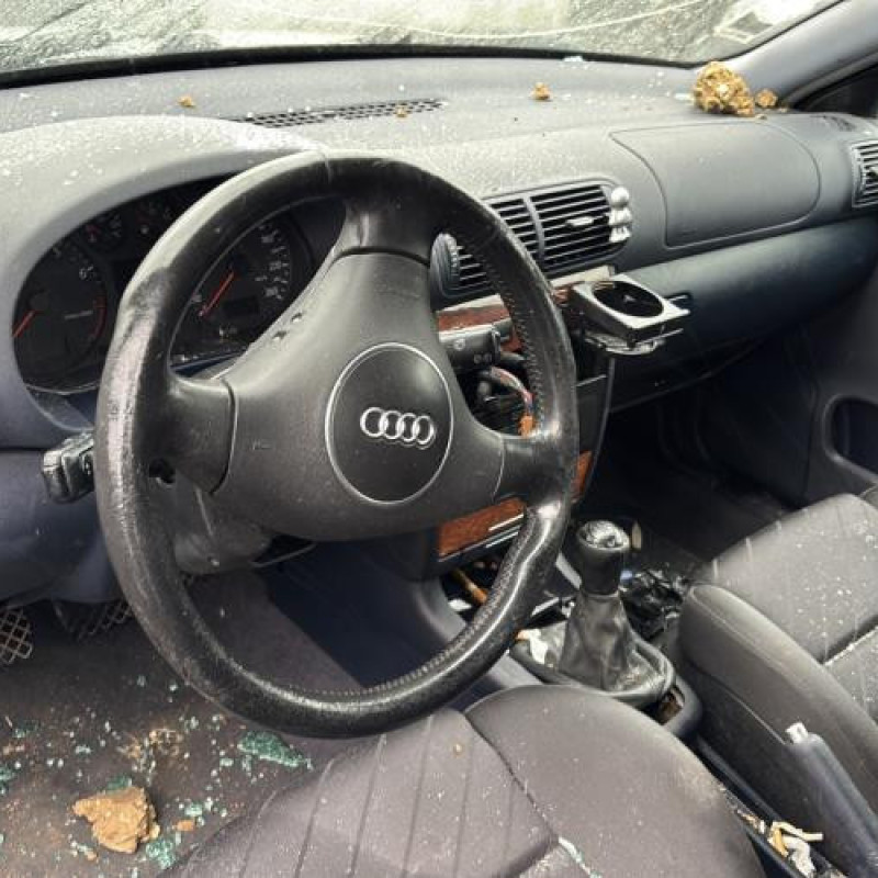 Feu arriere stop central AUDI A3 1 Photo n°14