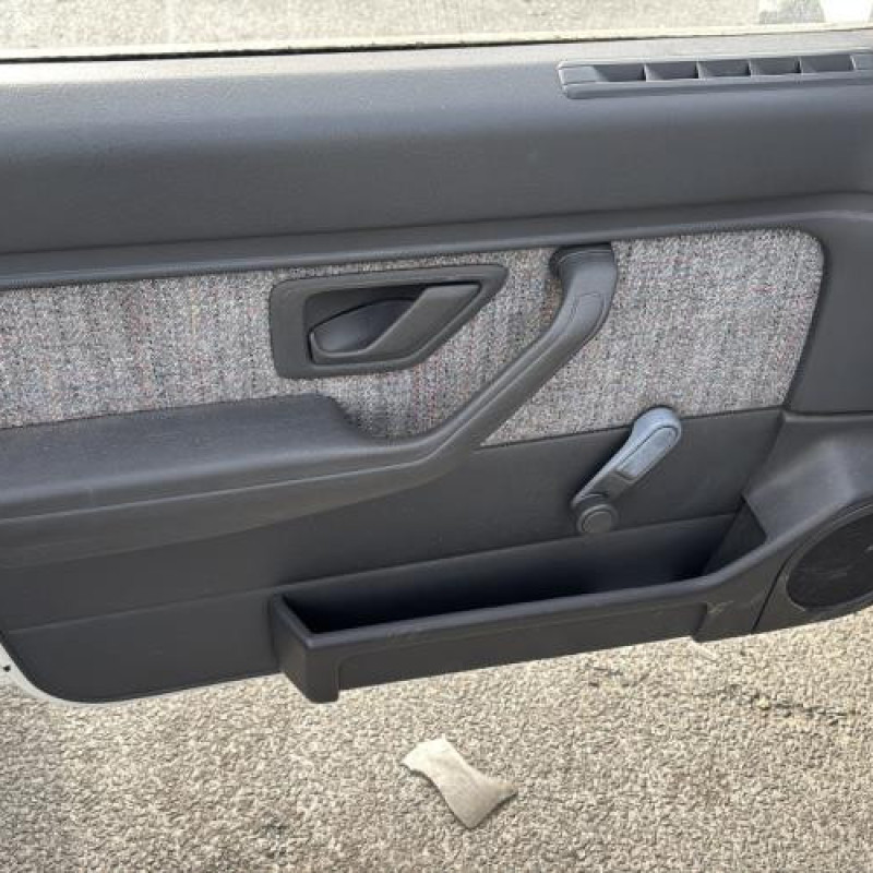 Poignee porte arriere gauche PEUGEOT 405 Photo n°9