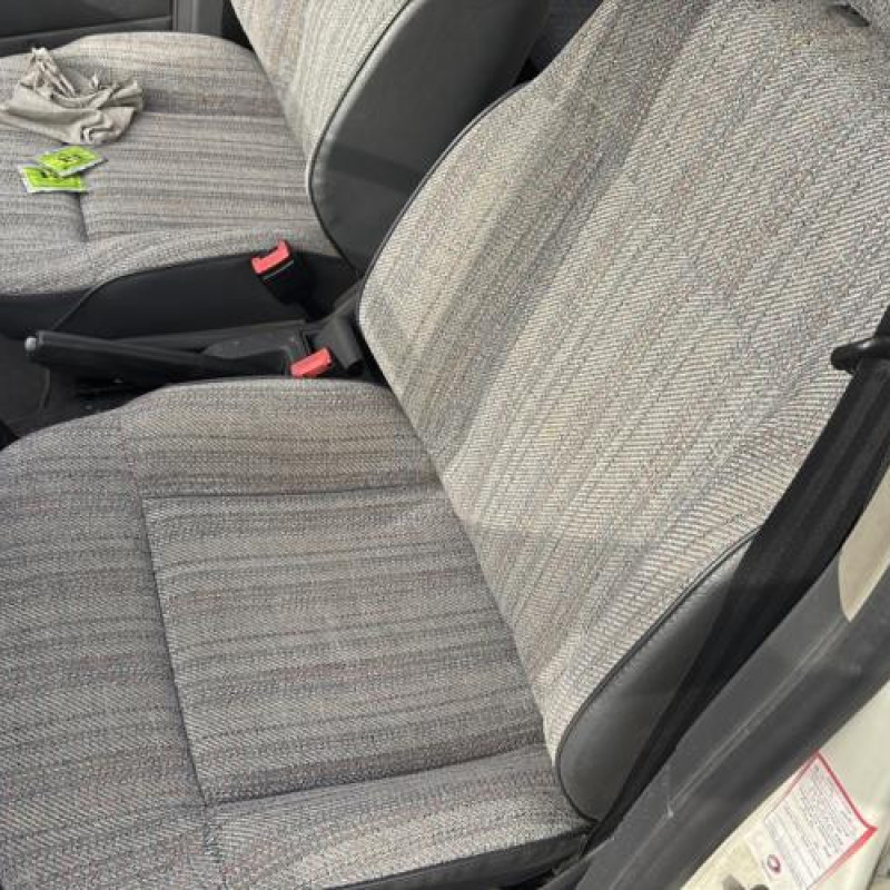 Attache ceinture arriere gauche PEUGEOT 405 Photo n°10