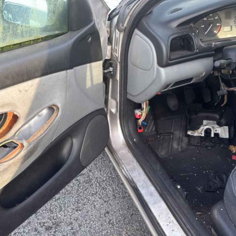 Reservoir essence PEUGEOT 406 Photo n°9