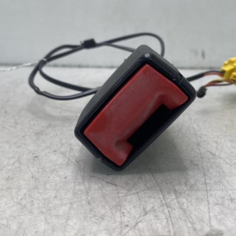 Attache ceinture avant gauche RENAULT TWINGO 3 Photo n°1