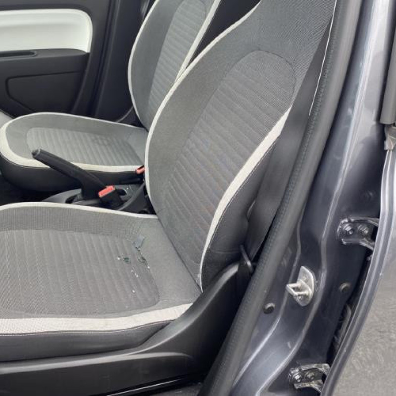 Attache ceinture avant gauche RENAULT TWINGO 3 Photo n°15