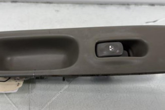 Interrupteur de leve vitre avant droit RENAULT TWINGO 1
