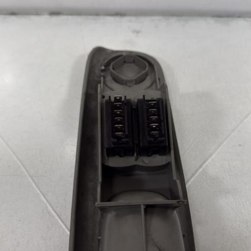 Interrupteur de leve vitre avant gauche RENAULT TWINGO 1 Photo n°3