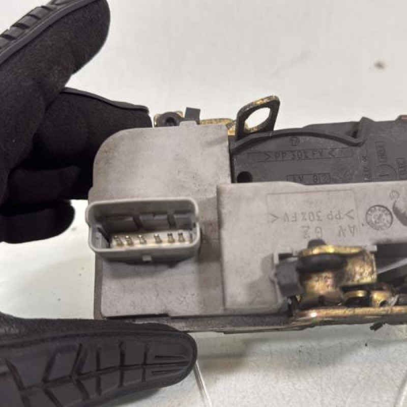 Serrure avant gauche PEUGEOT 206 Photo n°4