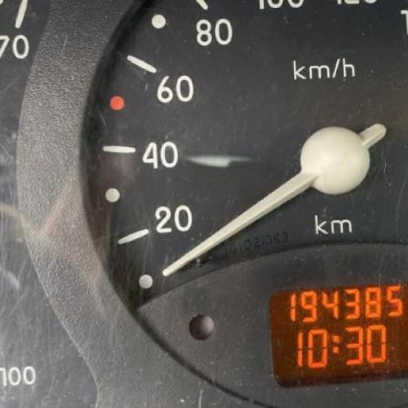 Feu arriere principal gauche (feux) RENAULT CLIO 2 Photo n°7