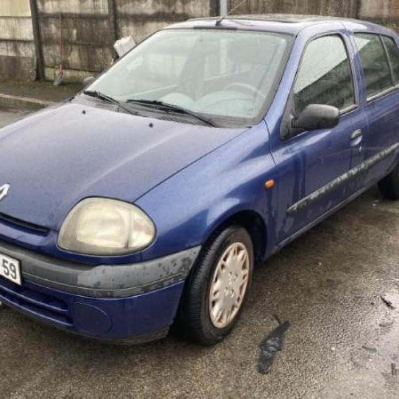 Feu arriere principal gauche (feux) RENAULT CLIO 2 Photo n°8