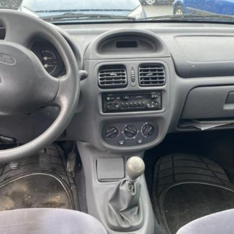 Feu arriere principal gauche (feux) RENAULT CLIO 2 Photo n°10