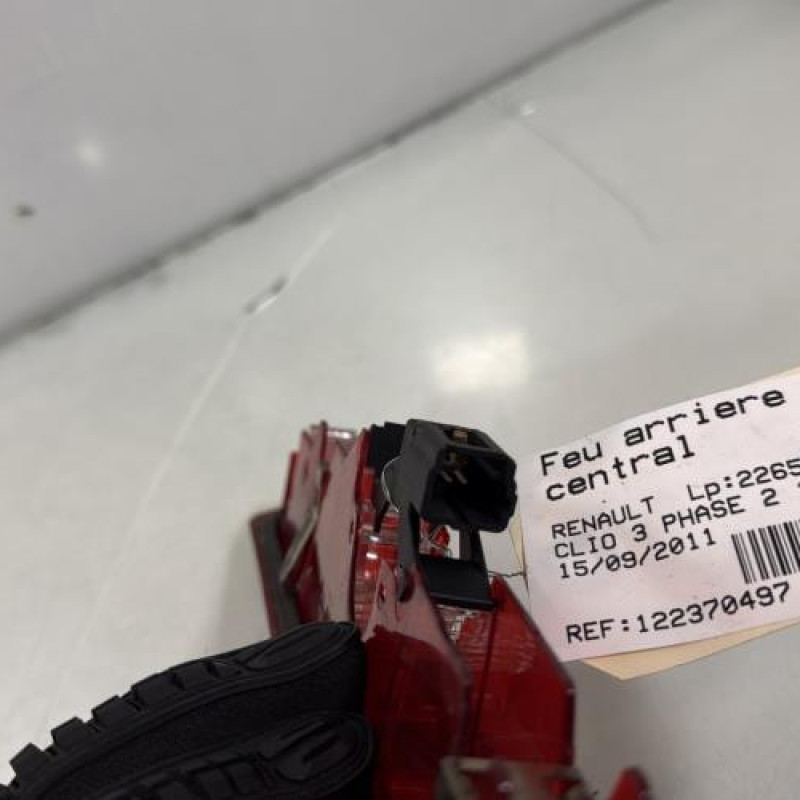 Feu arriere stop central RENAULT CLIO 3 Photo n°4