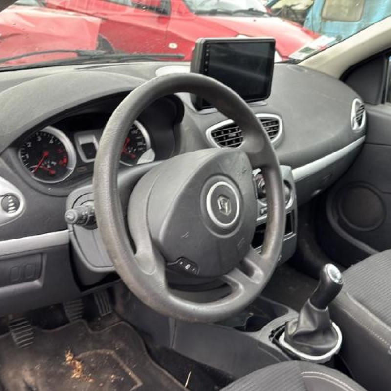 Feu arriere stop central RENAULT CLIO 3 Photo n°17