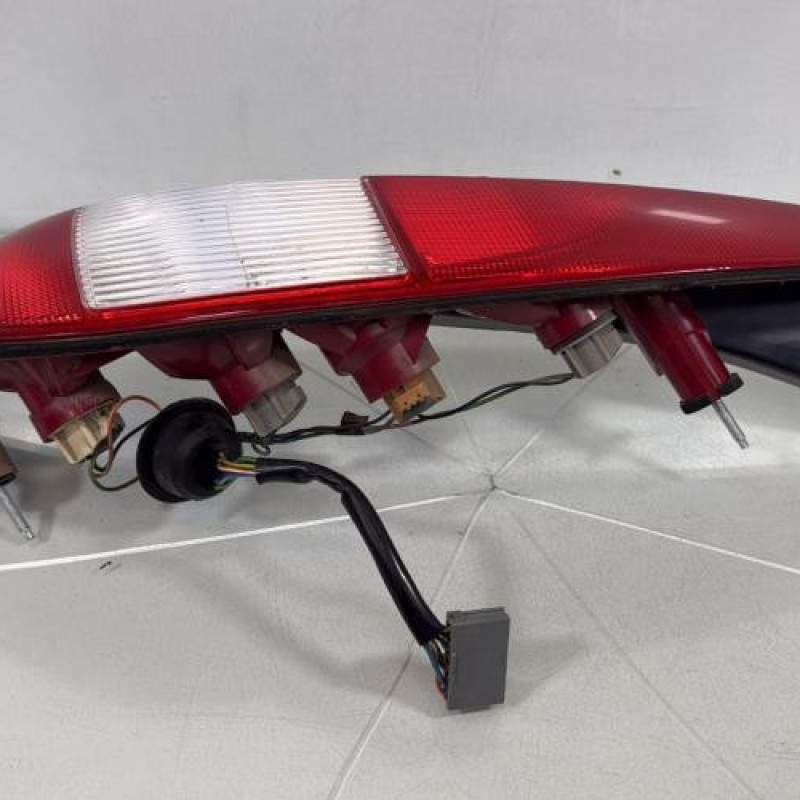 Feu arriere principal droit (feux) FORD MONDEO 2 Photo n°3