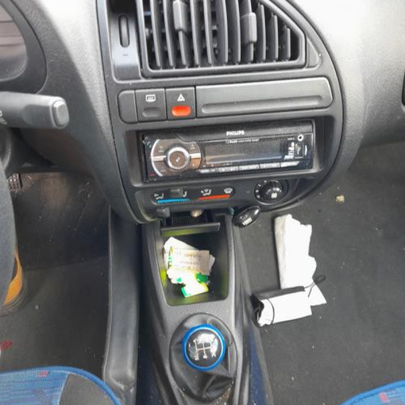 Enjoliveur de phare gauche CITROEN SAXO Photo n°18