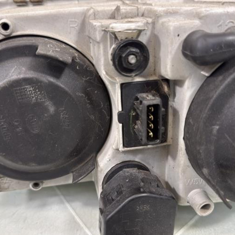 Optique avant principal droit (feux)(phare) VOLVO V 40 1 Photo n°3