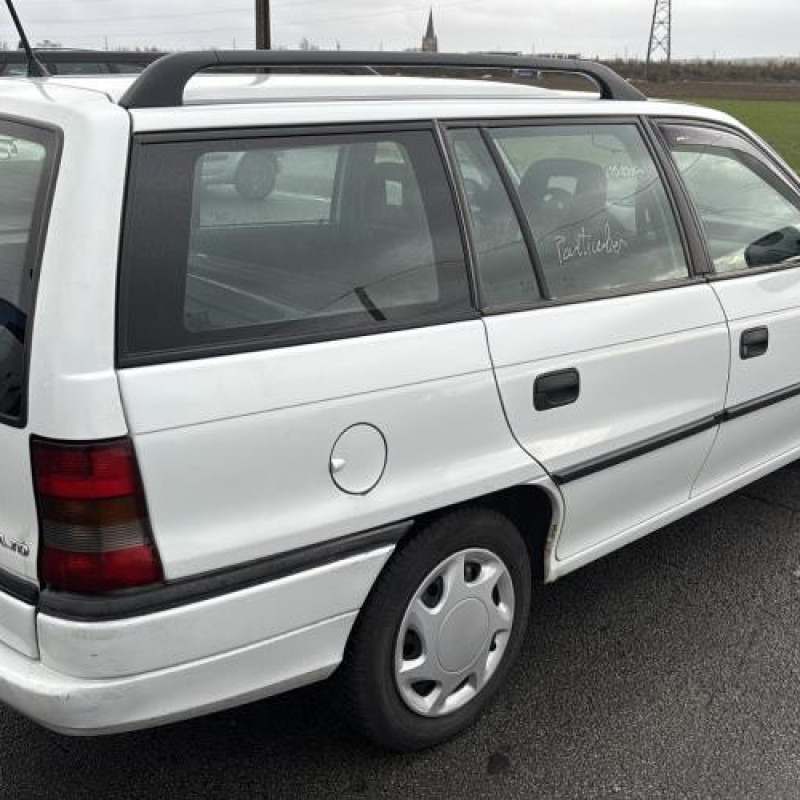 Feu arriere principal gauche (feux) OPEL ASTRA F Photo n°19