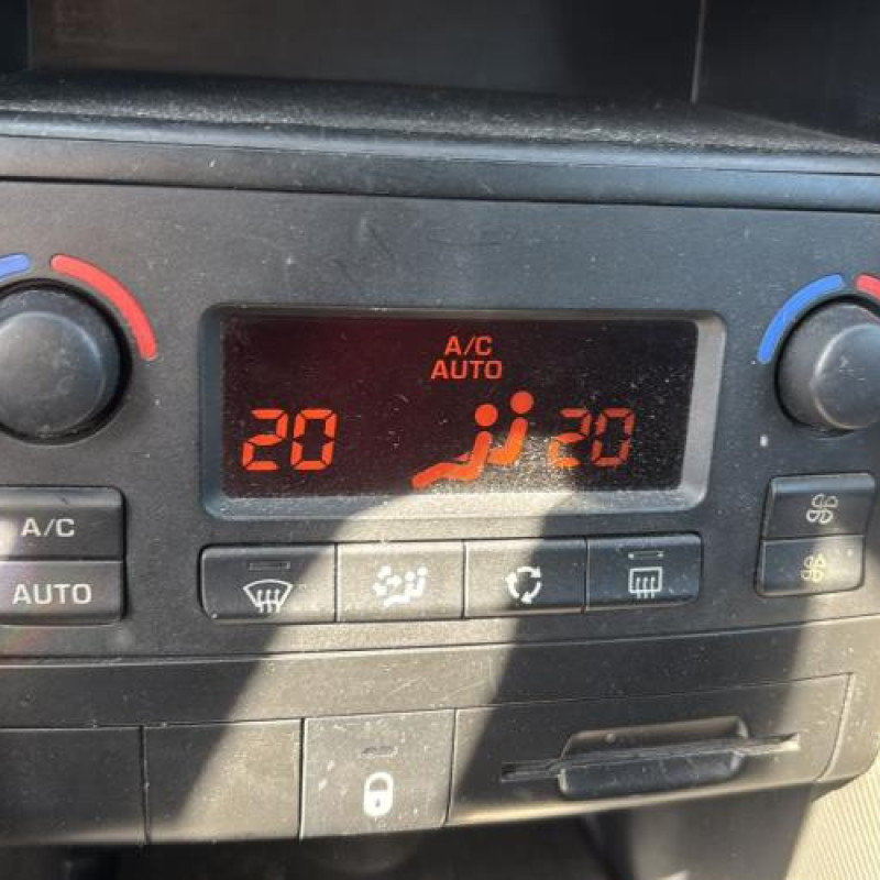 Face avant PEUGEOT 207 Photo n°16