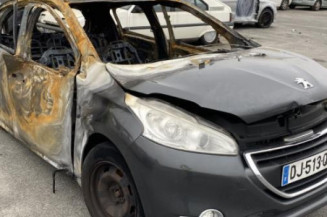 Face avant PEUGEOT 208 1