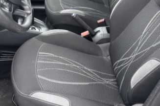 Face avant PEUGEOT 208 1