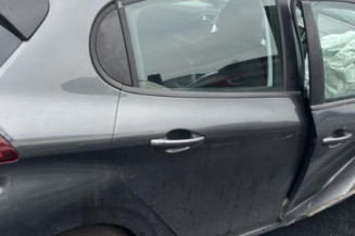 Face avant PEUGEOT 208 1