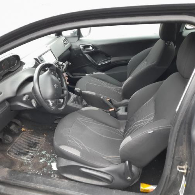 Face avant PEUGEOT 208 1 Photo n°7