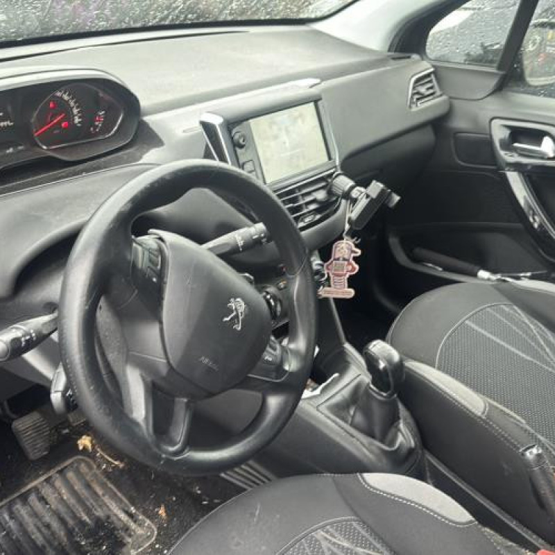 Face avant PEUGEOT 208 1 Photo n°15