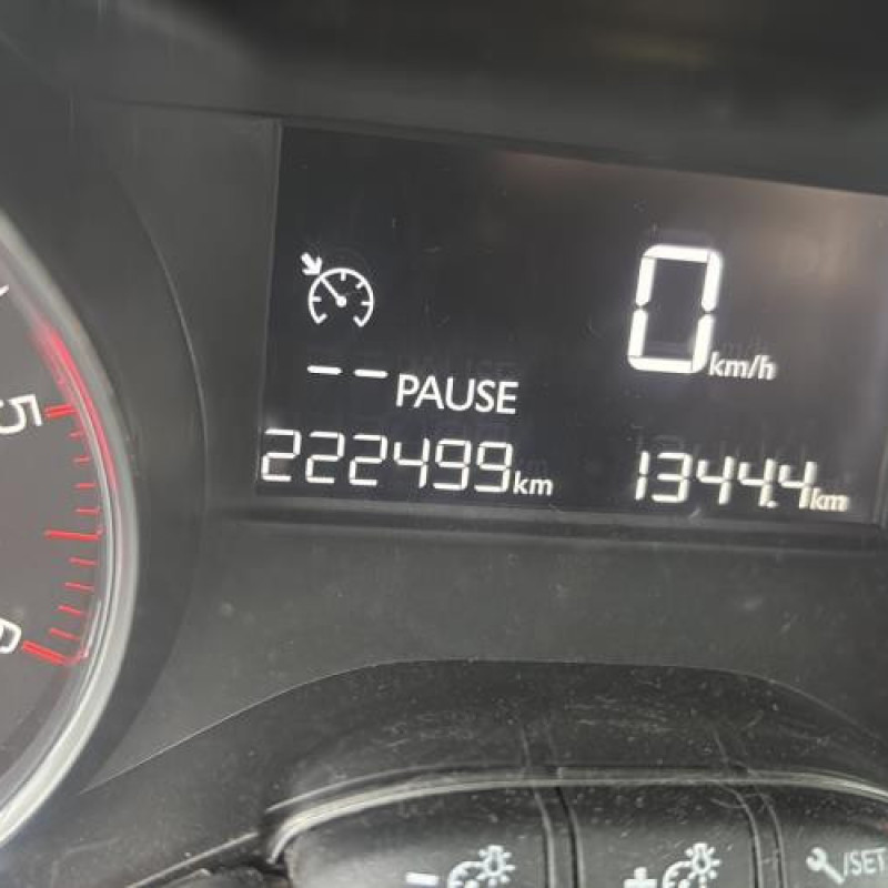 Face avant PEUGEOT 208 1 Photo n°17