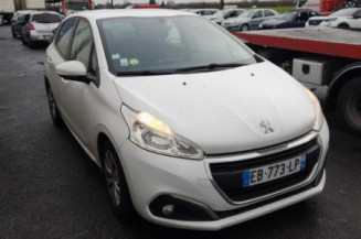 Face avant PEUGEOT 208 1