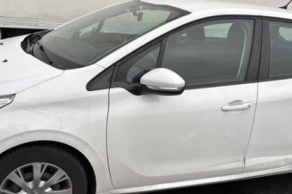 Face avant PEUGEOT 208 1
