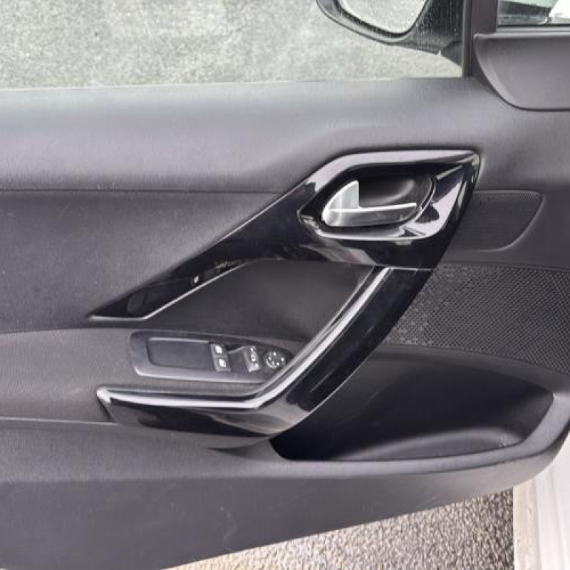 Face avant PEUGEOT 208 1 Photo n°14