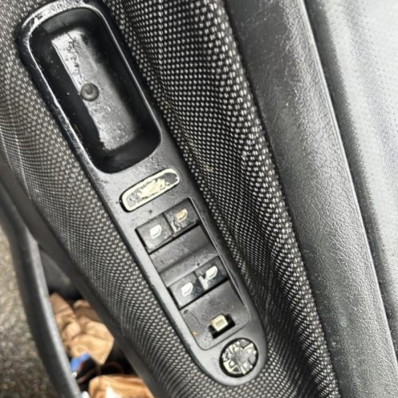 Leve vitre electrique arriere droit PEUGEOT 207 Photo n°10