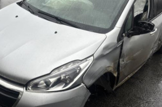 Face avant PEUGEOT 208 1