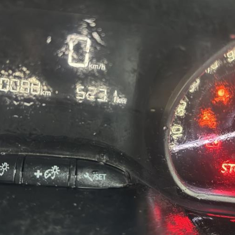 Face avant PEUGEOT 208 1 Photo n°15