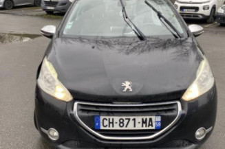 Face avant PEUGEOT 208 1 Photo n°1