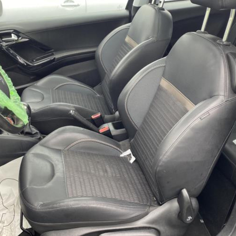 Face avant PEUGEOT 208 1 Photo n°13