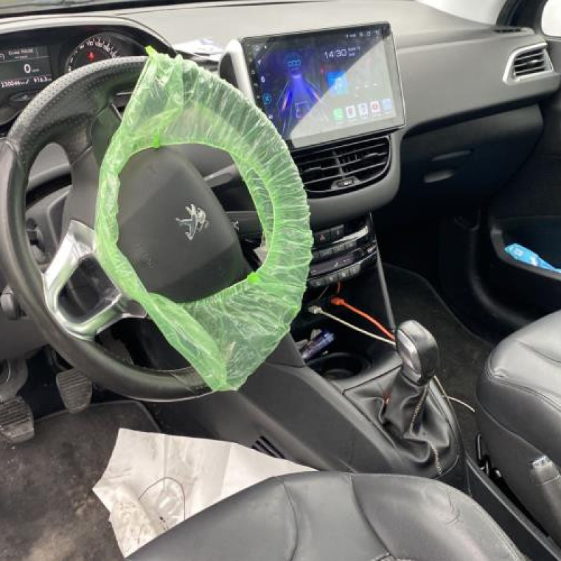 Face avant PEUGEOT 208 1 Photo n°16