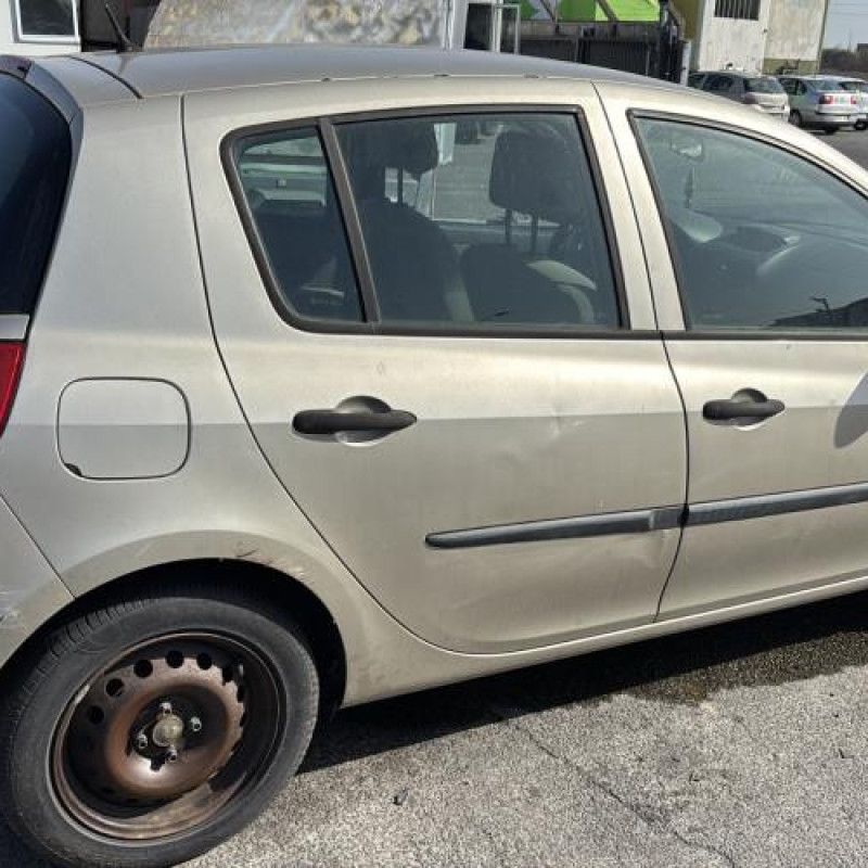 Reservoir essence RENAULT CLIO 3 Photo n°6