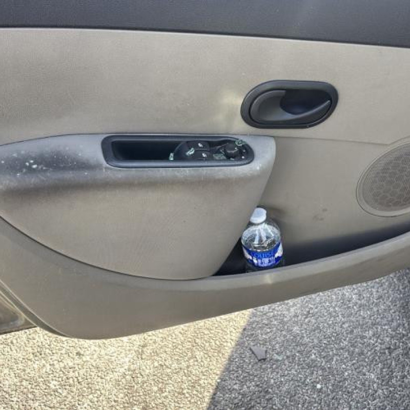 Reservoir essence RENAULT CLIO 3 Photo n°9