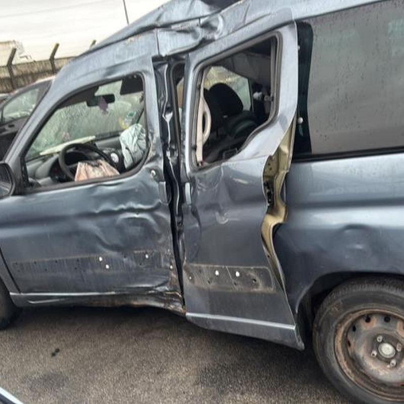 Moteur CITROEN BERLINGO 1 Photo n°13