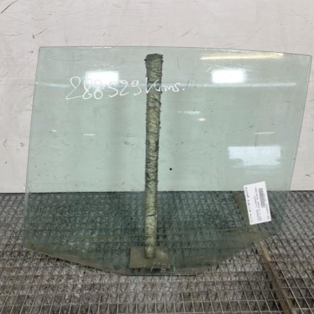 Vitre arriere gauche VOLKSWAGEN GOLF 5 Photo n°1