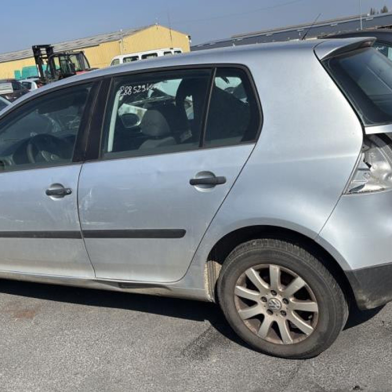 Vitre arriere gauche VOLKSWAGEN GOLF 5 Photo n°10