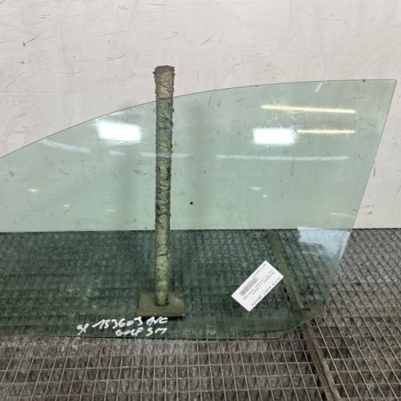 Vitre avant gauche VOLKSWAGEN GOLF 5 Photo n°1