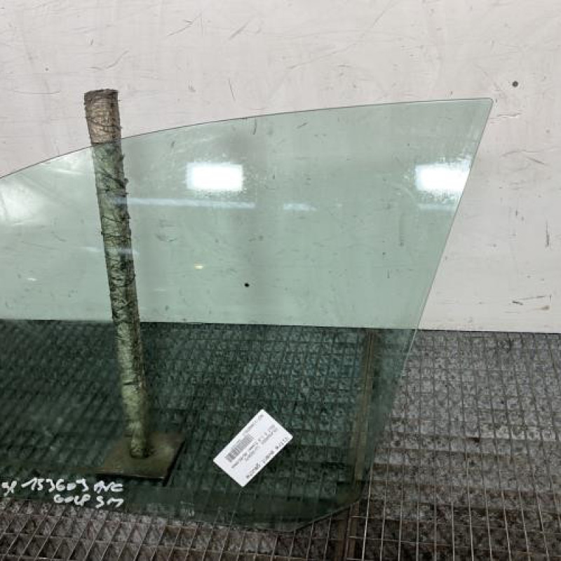 Vitre avant gauche VOLKSWAGEN GOLF 5 Photo n°3