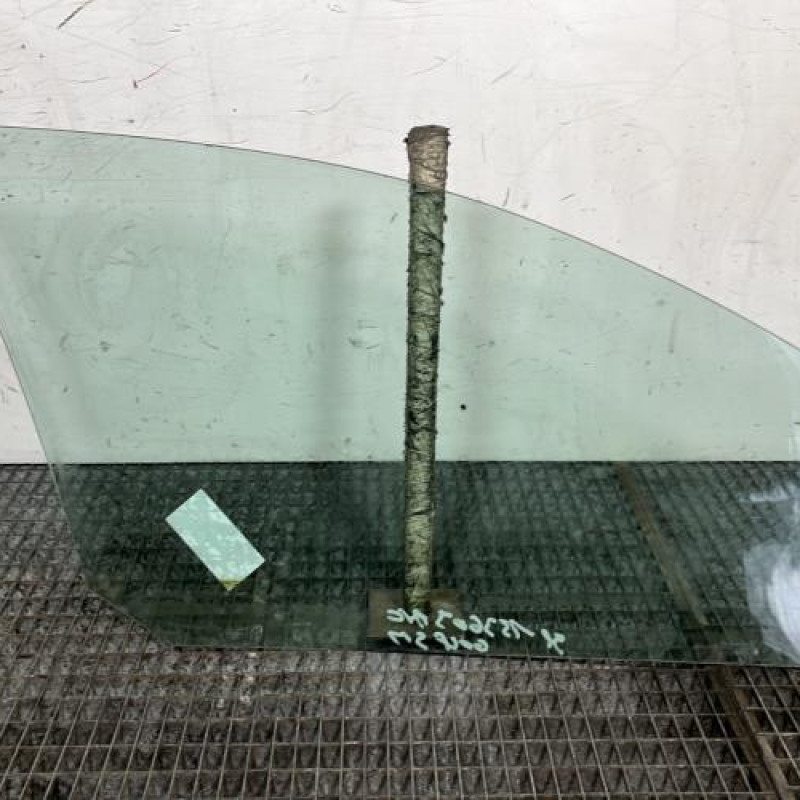 Vitre avant gauche VOLKSWAGEN GOLF 5 Photo n°4