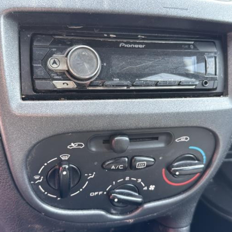 Arret de porte avant droit PEUGEOT 206 Photo n°19