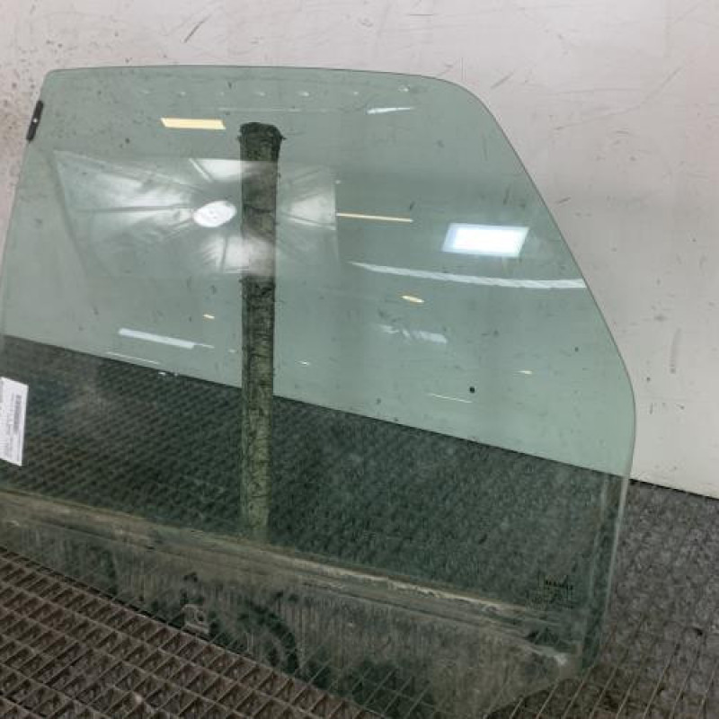 Vitre arriere gauche RENAULT SCENIC 1 Photo n°3