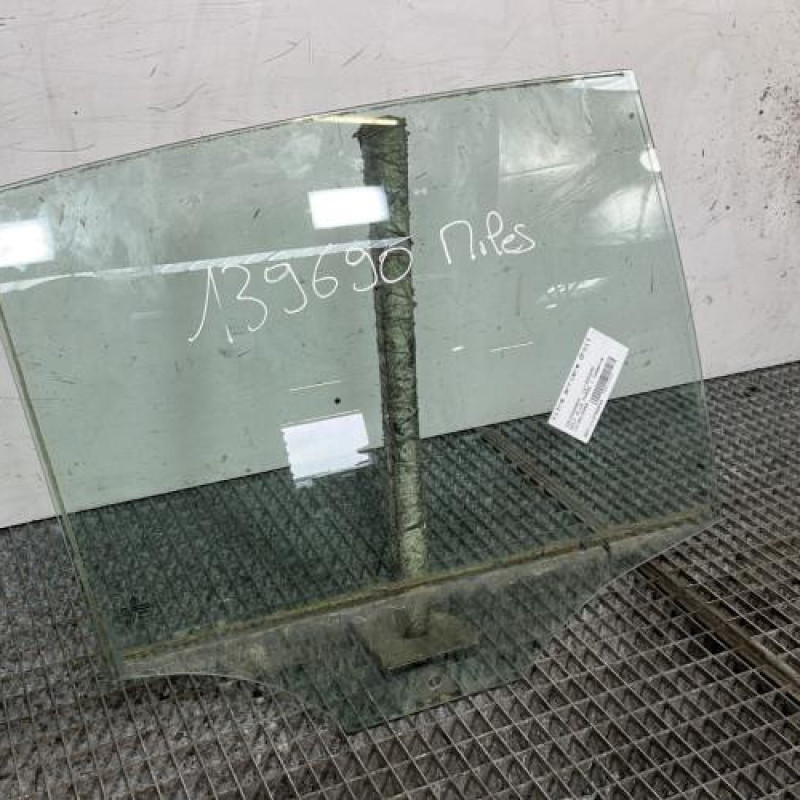 Vitre arriere droit VOLKSWAGEN GOLF PLUS Photo n°2