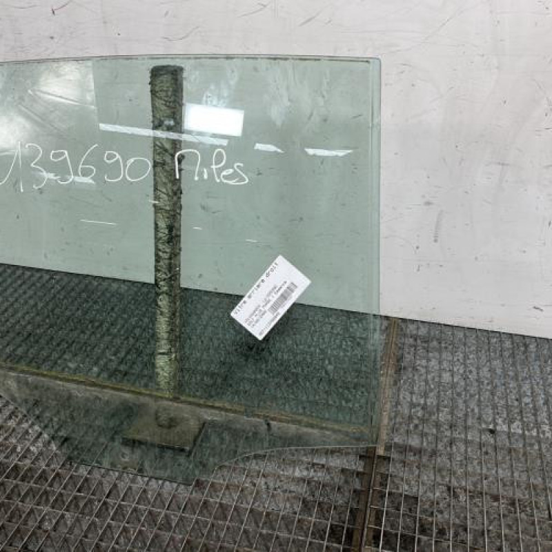 Vitre arriere droit VOLKSWAGEN GOLF PLUS Photo n°3