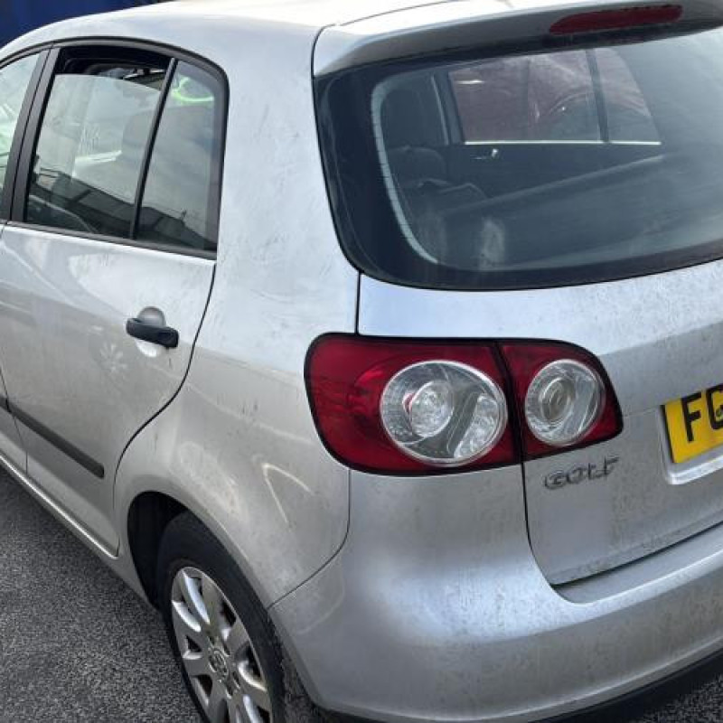 Vitre arriere droit VOLKSWAGEN GOLF PLUS Photo n°8