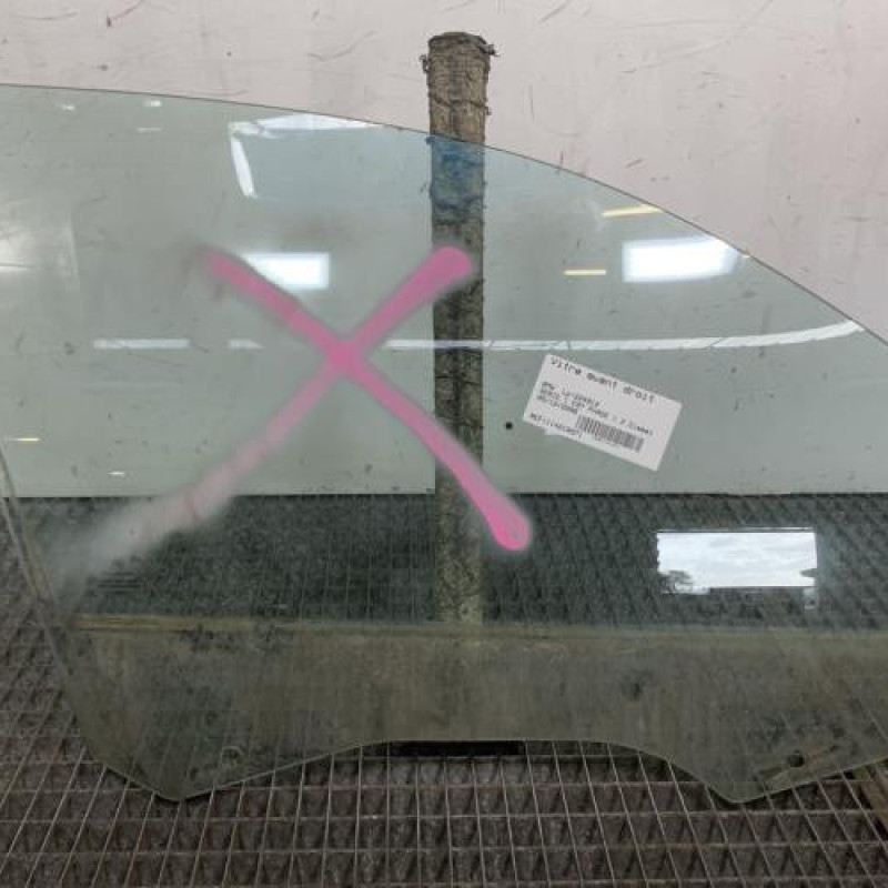 Vitre avant droit BMW SERIE 1 E87 Photo n°1